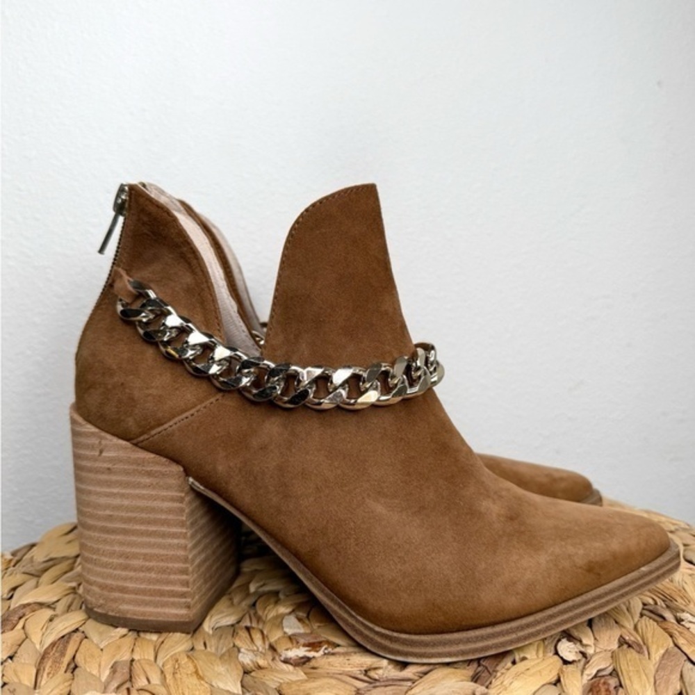Steve Madden Boots Cedar Chestnut Suede Leather Ankle Booties Brown Chain Accent
